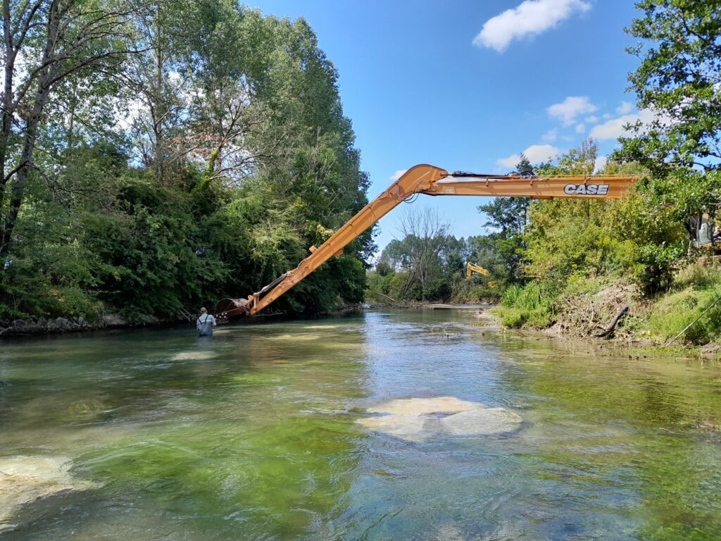Pose de blocs à la pelle longue